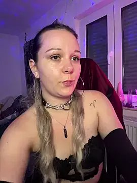 Freechat kinkygirl420x on StripChat