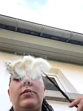 Freechat kinkygirl420x on StripChat