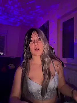 Freechat kinkygirl420x on StripChat