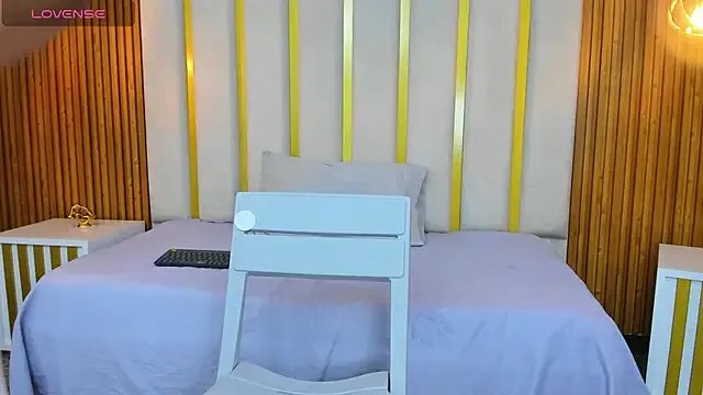 Freechat love_mommy on StripChat