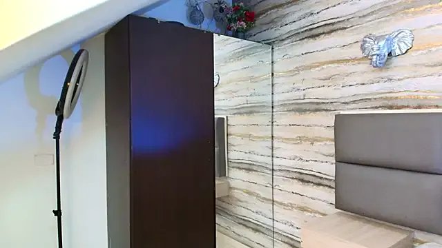 Lovers_21 on StripChat