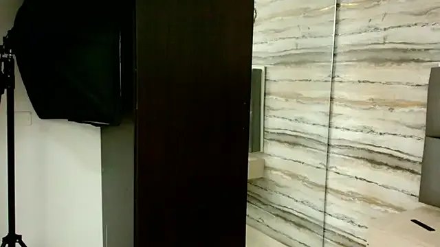 Lovers_21 on StripChat