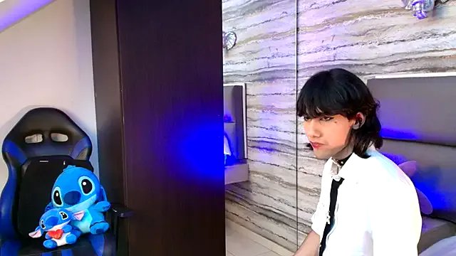 Lovers_21 on StripChat