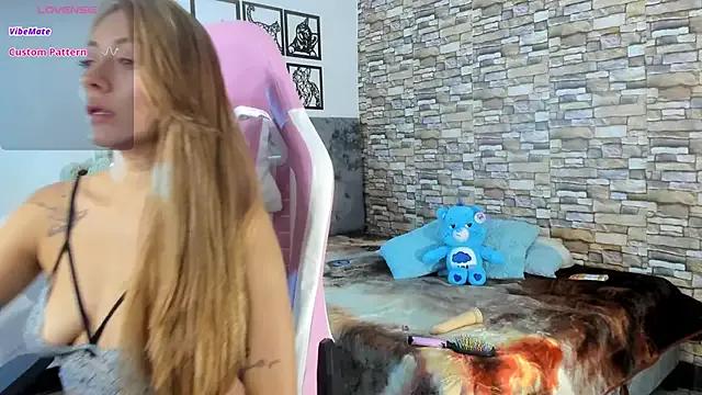 StripChat Luisa_Red is Freechat Luisa_Red — make my legs shake