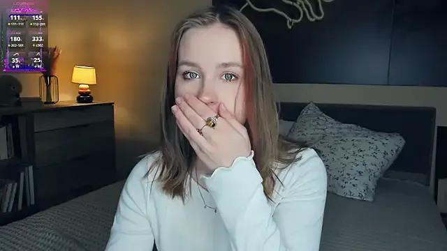 MaliaBourraine — Slaps my ass for good start
