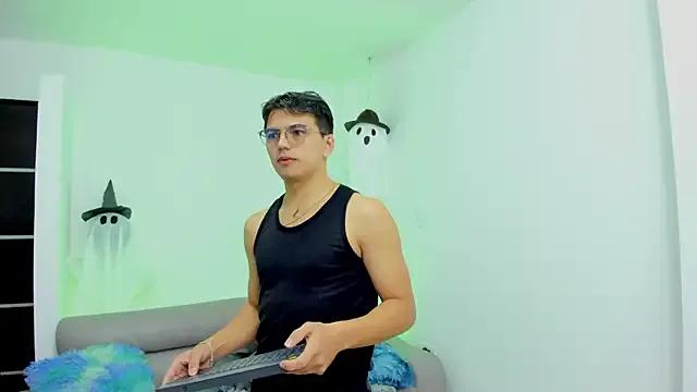 UNIVERSAL_SEXX_ — lili is naked with dance sexxy
